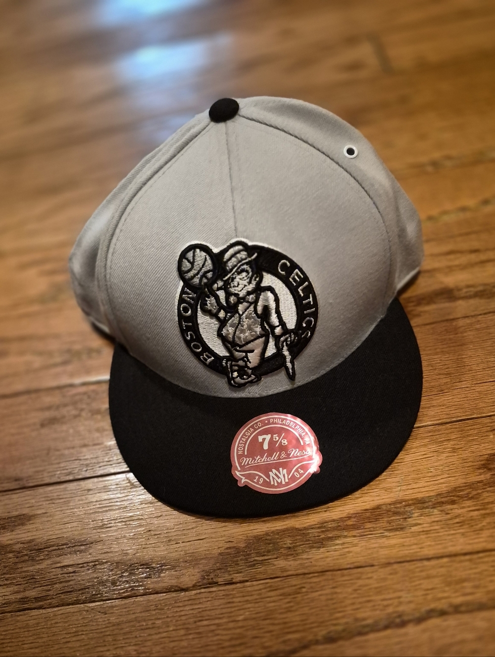 Mitchell & Ness Boston Celtics Gray and Black Snapback Cap Mens Sz 7 5/8 NWOT